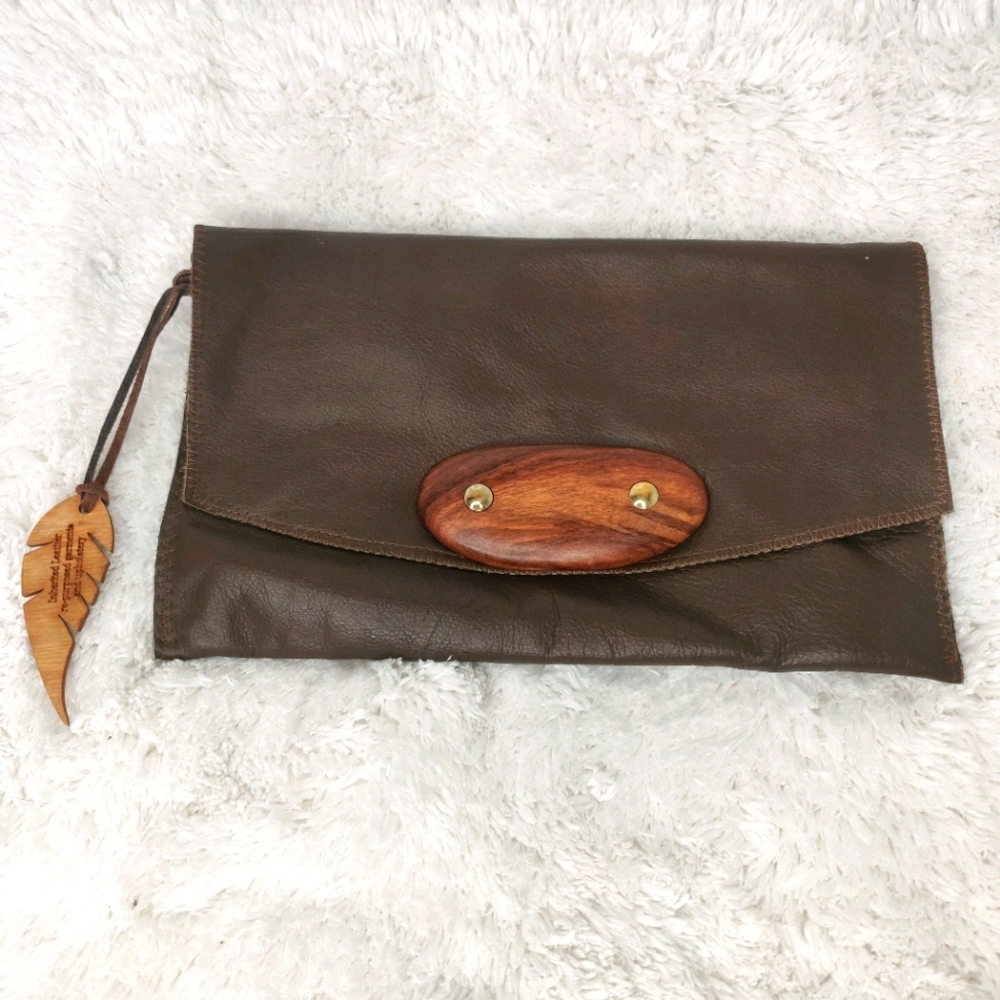 Inherited leather Clutch